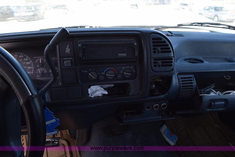 image for item I8654 1995 GMC Sierra 1500 Club Coupe pickup truck