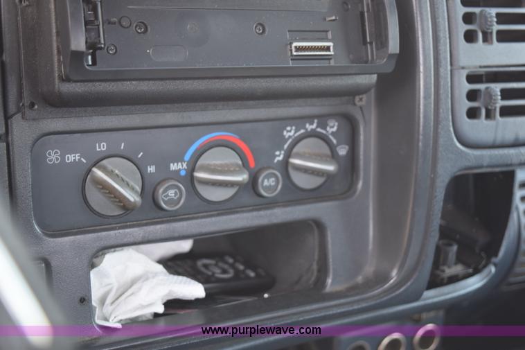 image for item I8654 1995 GMC Sierra 1500 Club Coupe pickup truck