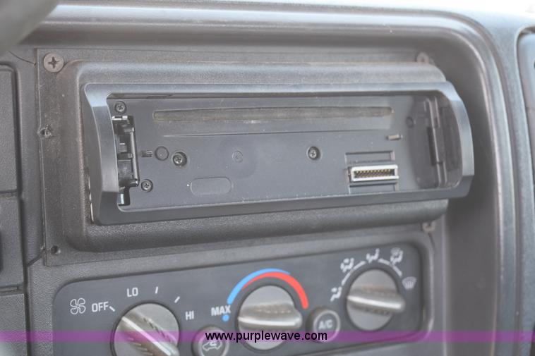 image for item I8654 1995 GMC Sierra 1500 Club Coupe pickup truck