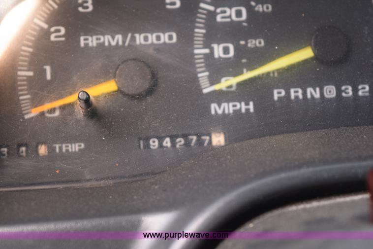 image for item I8654 1995 GMC Sierra 1500 Club Coupe pickup truck