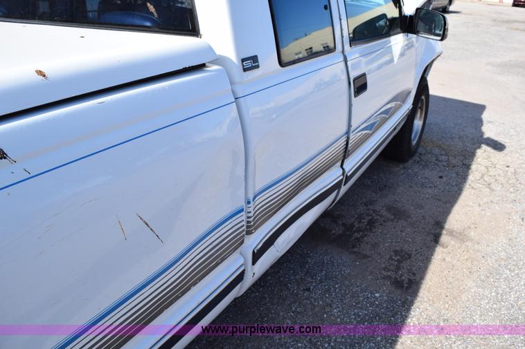 image for item I8654 1995 GMC Sierra 1500 Club Coupe pickup truck