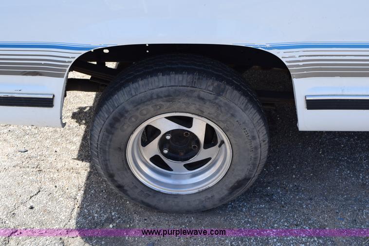 image for item I8654 1995 GMC Sierra 1500 Club Coupe pickup truck