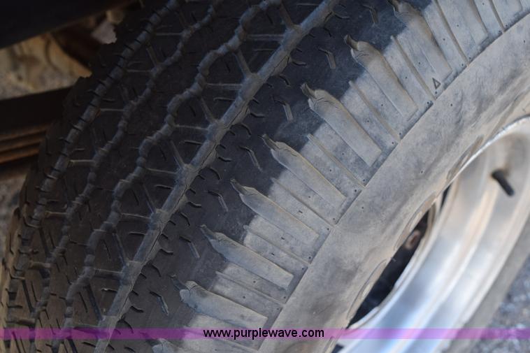 image for item I8654 1995 GMC Sierra 1500 Club Coupe pickup truck