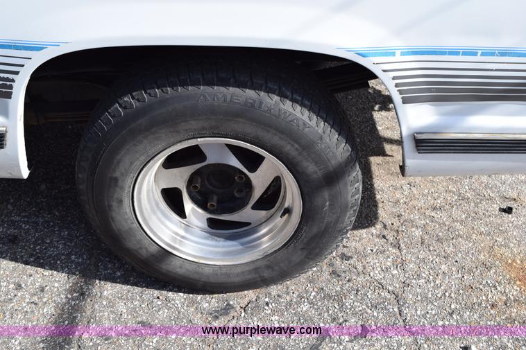 image for item I8654 1995 GMC Sierra 1500 Club Coupe pickup truck