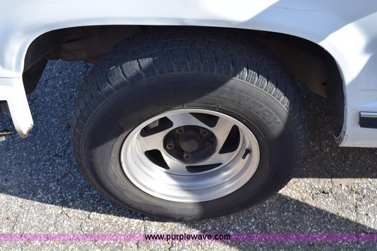 image for item I8654 1995 GMC Sierra 1500 Club Coupe pickup truck