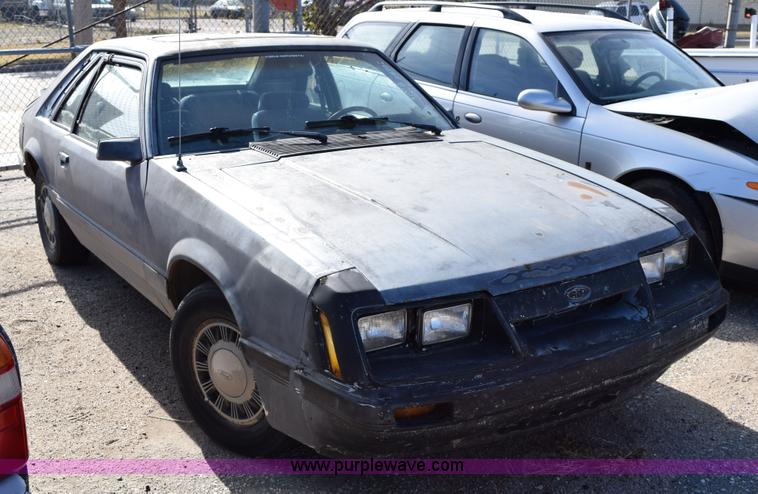 image for item I8655 1986 Ford Mustang