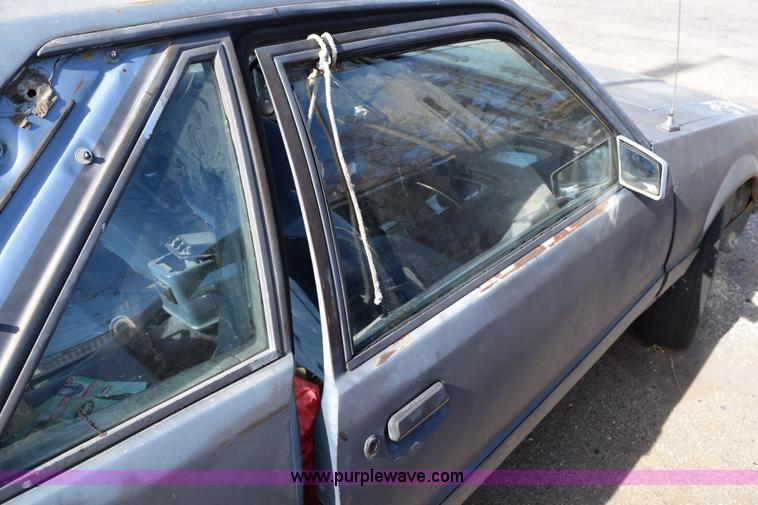 image for item I8655 1986 Ford Mustang