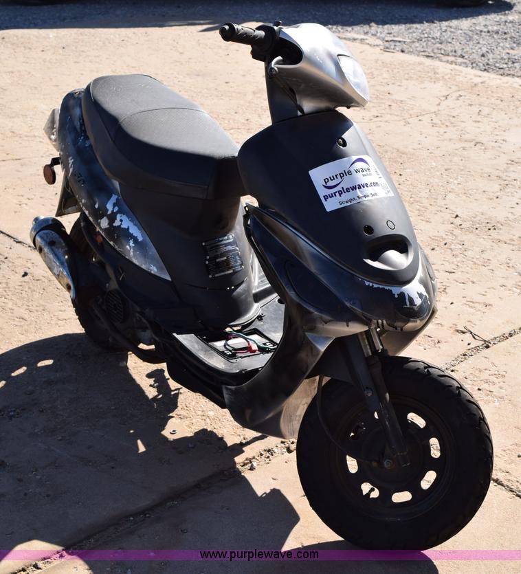 image for item I8657 2012 Tao Tao moped