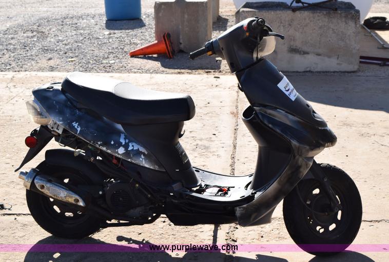 image for item I8657 2012 Tao Tao moped