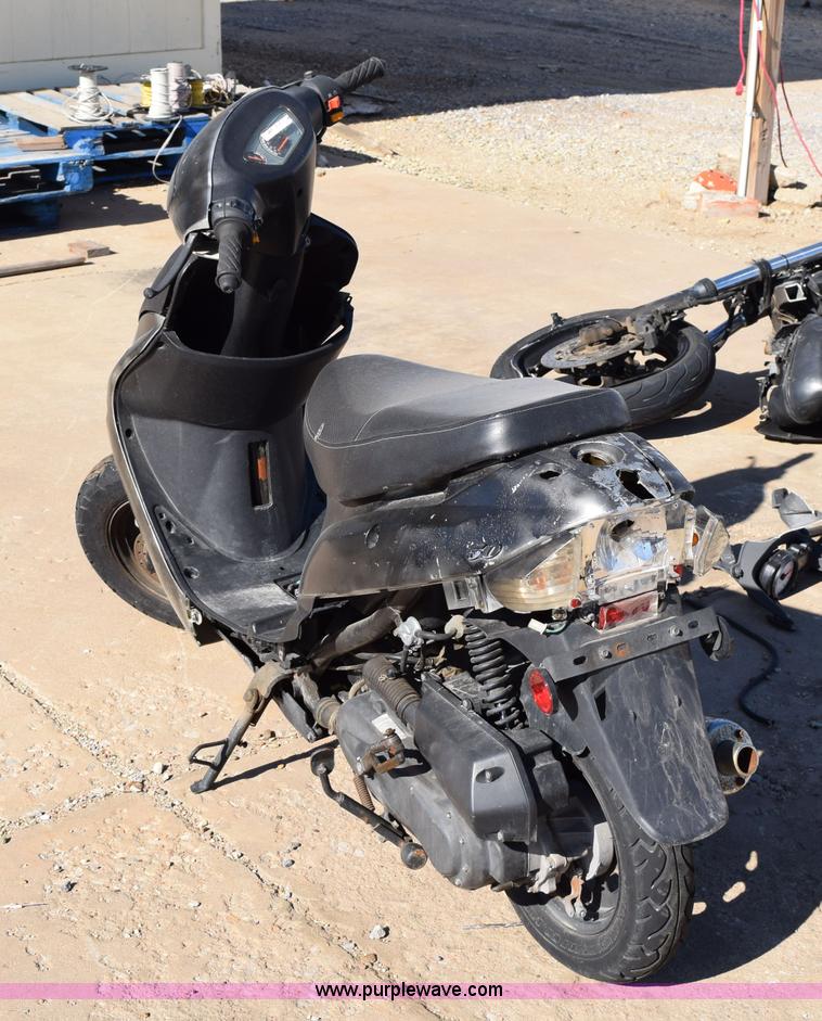 image for item I8657 2012 Tao Tao moped