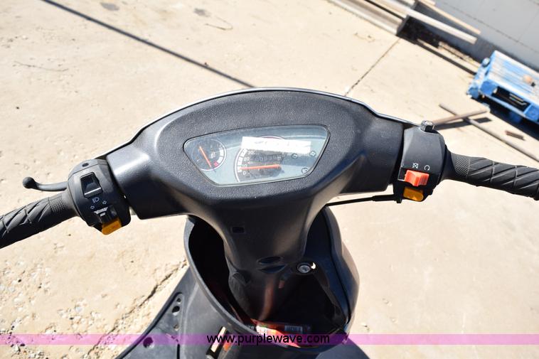 image for item I8657 2012 Tao Tao moped