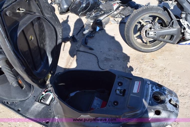 image for item I8657 2012 Tao Tao moped