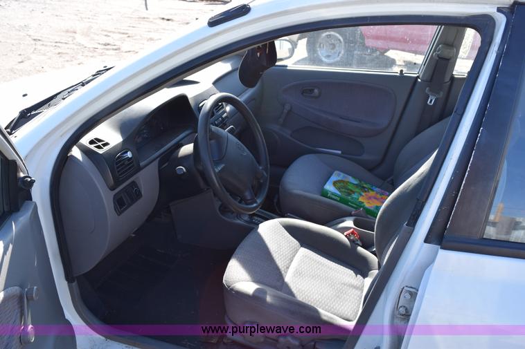 image for item I8660 2002 Kia Rio