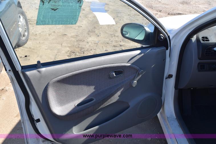image for item I8660 2002 Kia Rio