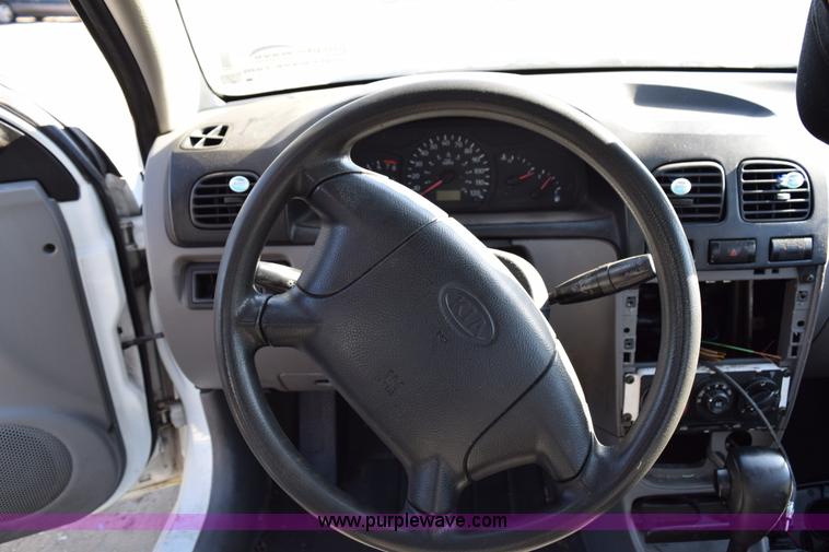 image for item I8660 2002 Kia Rio