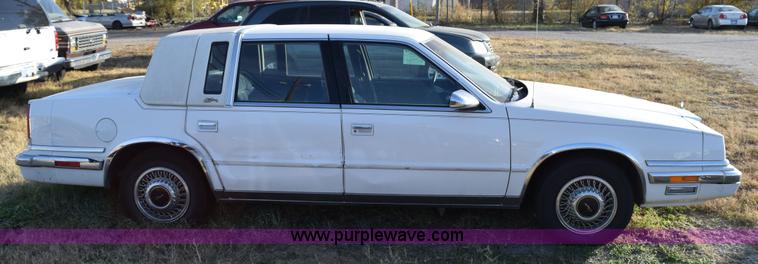 image for item I8663 1991 Chrysler New Yorker Fifth Avenue