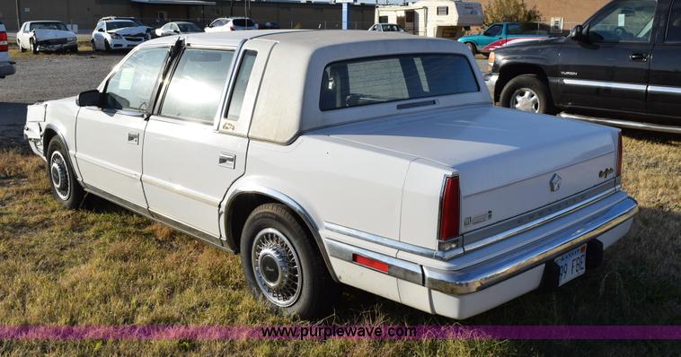 image for item I8663 1991 Chrysler New Yorker Fifth Avenue