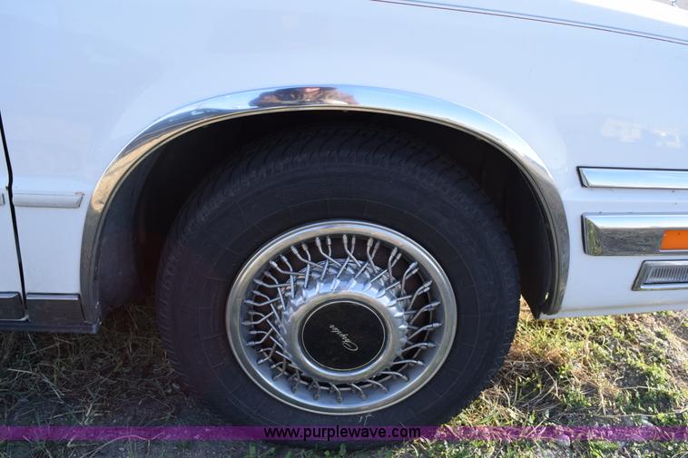 image for item I8663 1991 Chrysler New Yorker Fifth Avenue