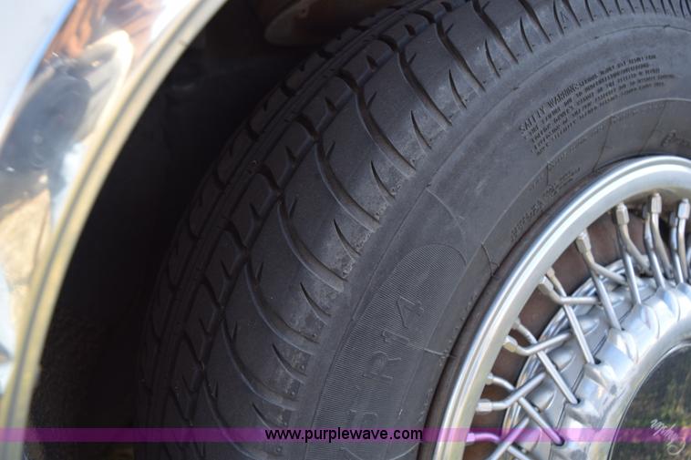 image for item I8663 1991 Chrysler New Yorker Fifth Avenue