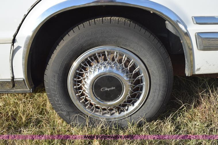 image for item I8663 1991 Chrysler New Yorker Fifth Avenue