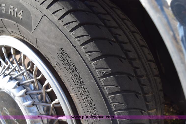 image for item I8663 1991 Chrysler New Yorker Fifth Avenue