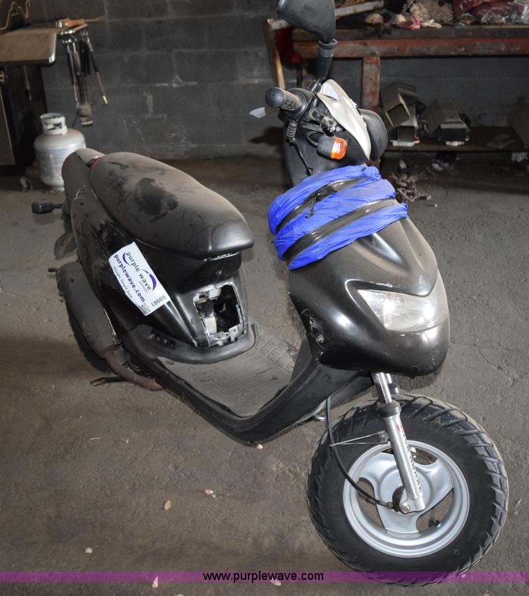 image for item I8666 2003 Moskitu scooter