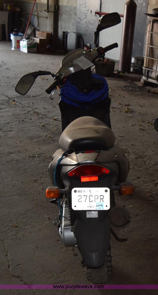 image for item I8666 2003 Moskitu scooter