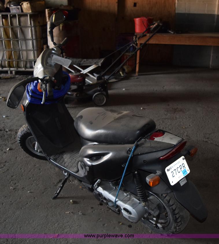 image for item I8666 2003 Moskitu scooter