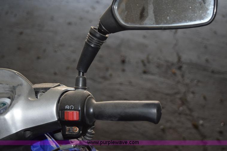 image for item I8666 2003 Moskitu scooter