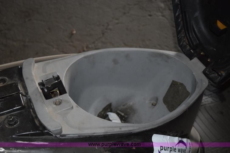 image for item I8666 2003 Moskitu scooter