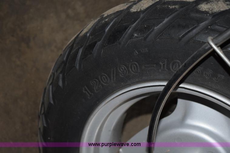 image for item I8666 2003 Moskitu scooter