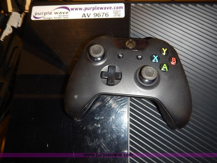 image for item AV9676 Xbox 1 game system