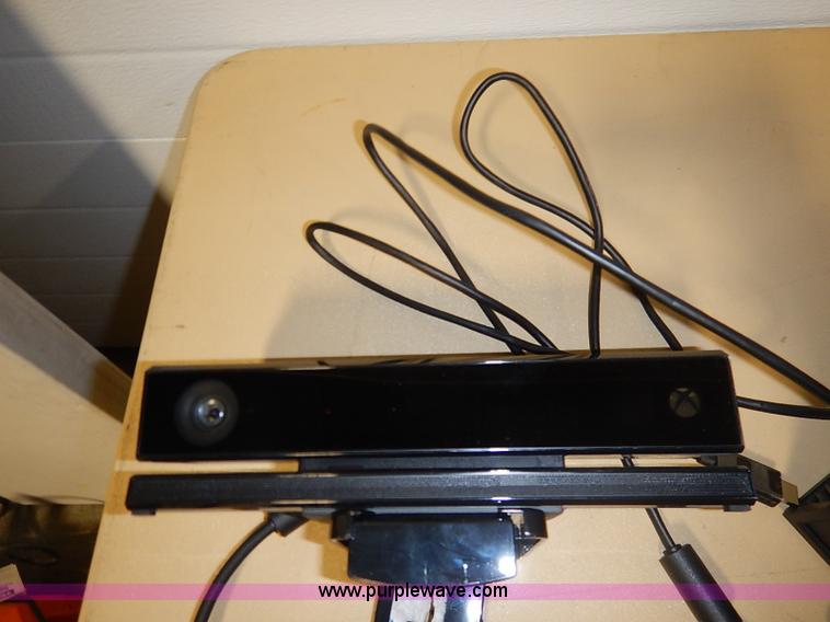 image for item AV9676 Xbox 1 game system