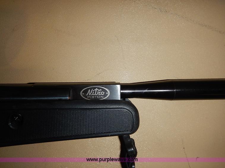 image for item AV9688 Benjamin Trail BT9M22SNP pellet gun