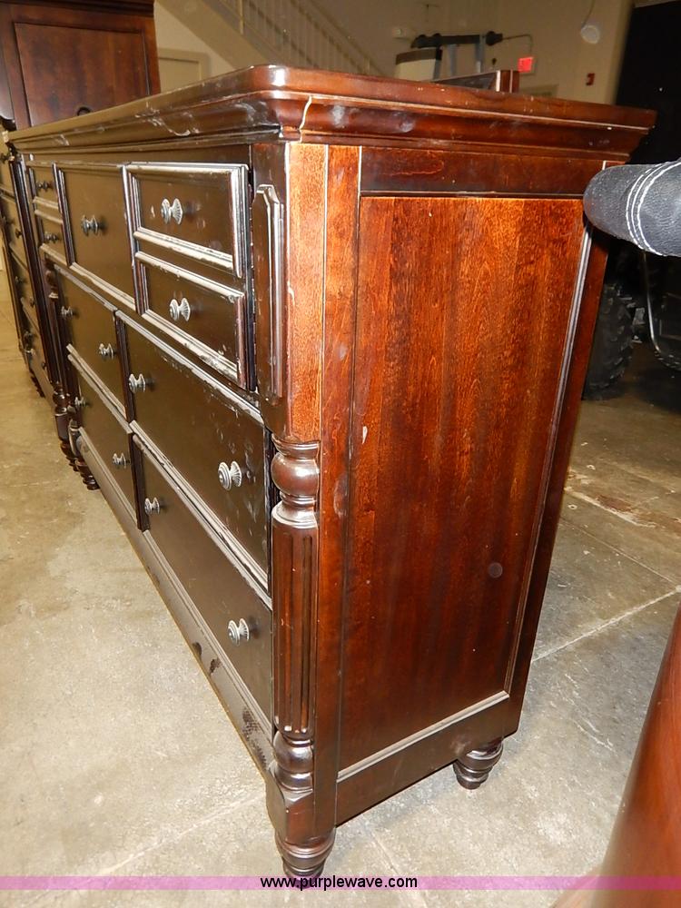 image for item AV9711 Walter 69" dresser