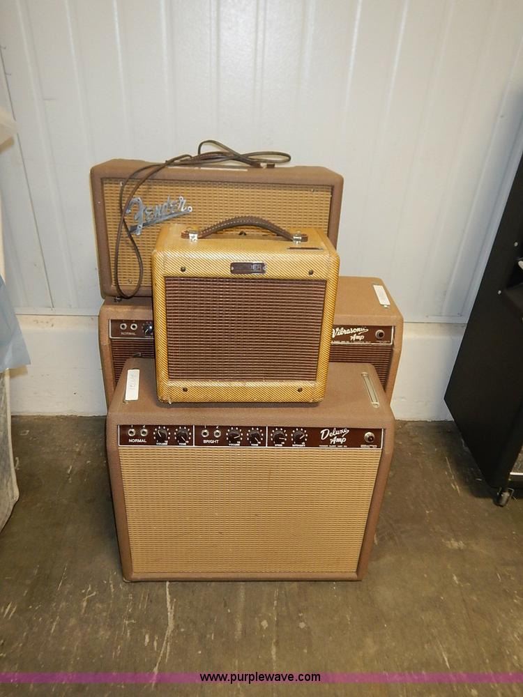 image for item AV9721 (4) Fender amplifiers