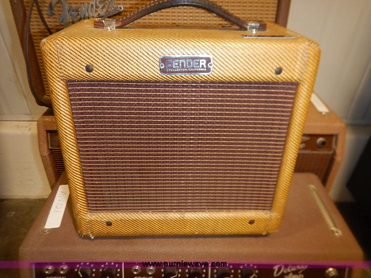 image for item AV9721 (4) Fender amplifiers