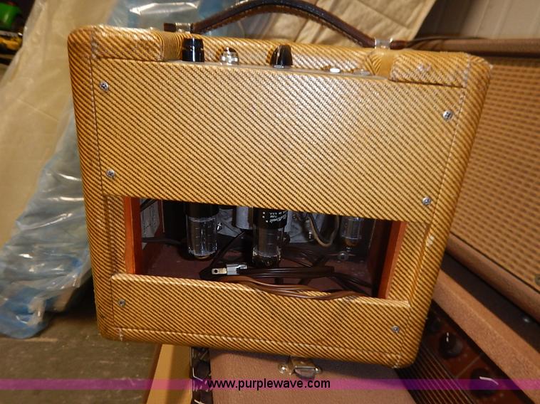 image for item AV9721 (4) Fender amplifiers