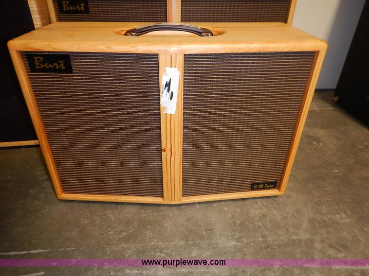 image for item AV9724 (3) assorted amplifiers