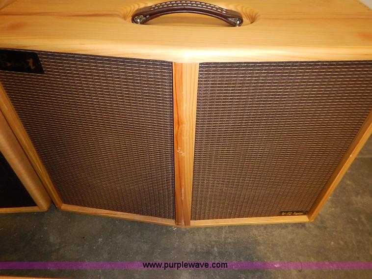 image for item AV9724 (3) assorted amplifiers