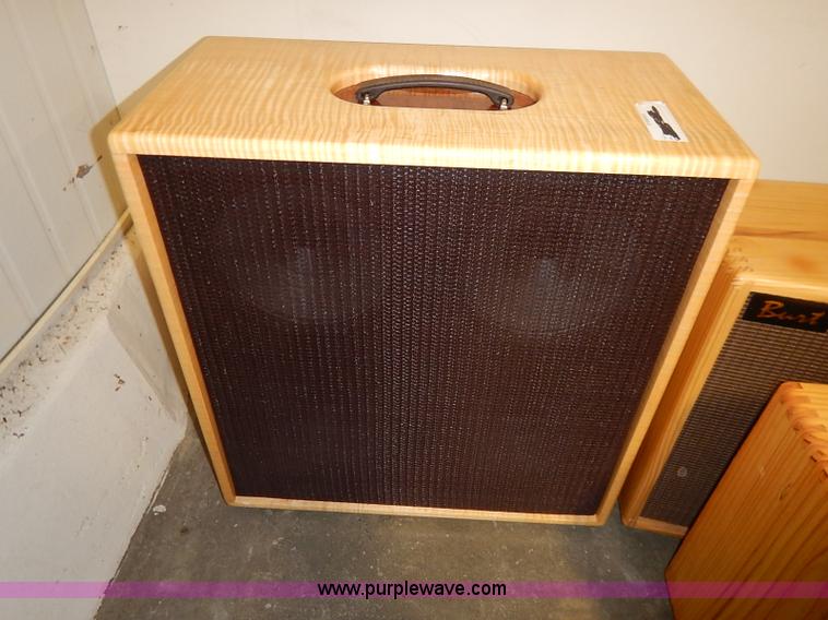 image for item AV9724 (3) assorted amplifiers