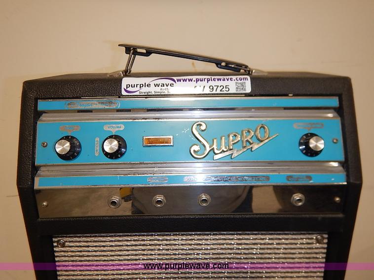 image for item AV9725 (2) assorted amplifiers