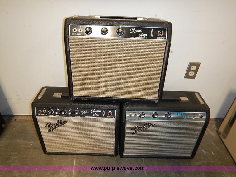 image for item AV9726 (3) Fender amplifiers