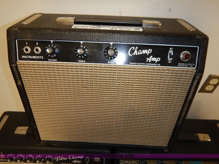 image for item AV9726 (3) Fender amplifiers