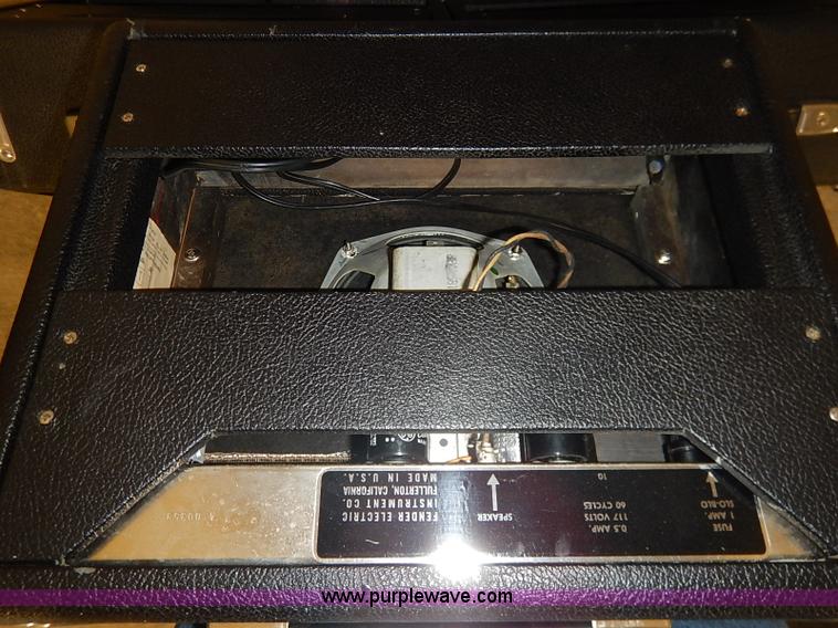 image for item AV9726 (3) Fender amplifiers