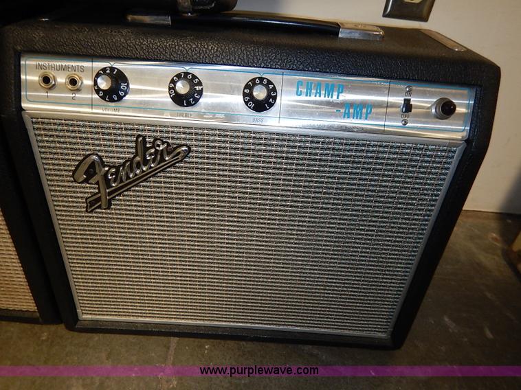 image for item AV9726 (3) Fender amplifiers