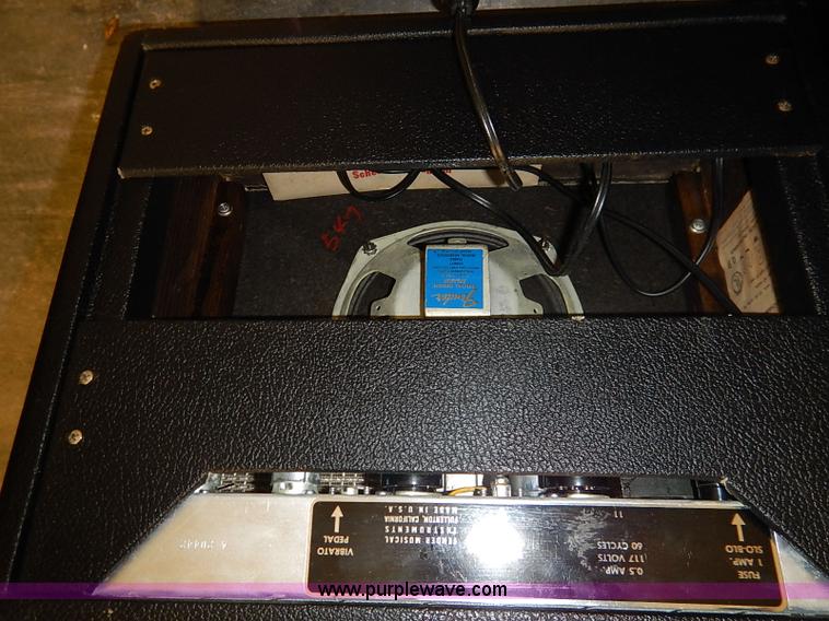 image for item AV9726 (3) Fender amplifiers