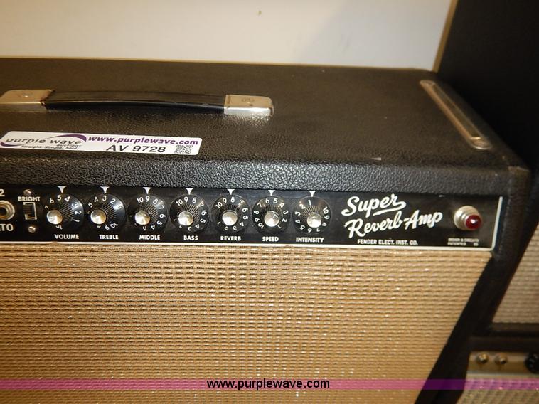 image for item AV9728 (3) Fender amplifiers