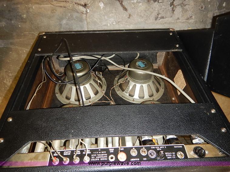 image for item AV9728 (3) Fender amplifiers