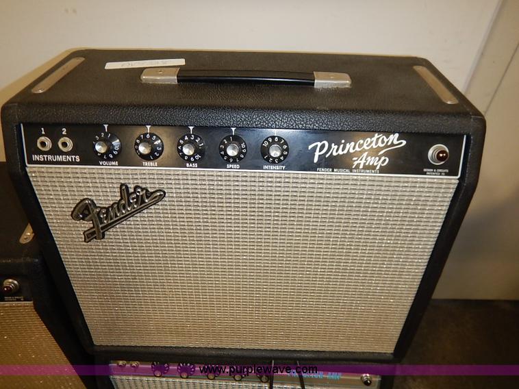 image for item AV9728 (3) Fender amplifiers